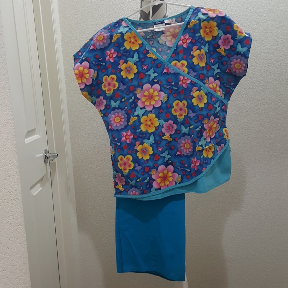 Scrub top